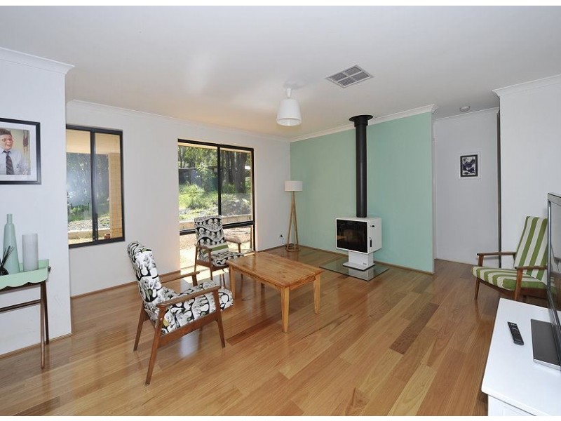 1 Williams Place, Waroona WA 6215