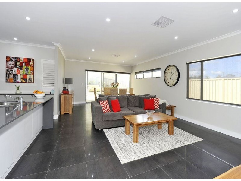 19 Chieftain Pass, Madora Bay WA 6210