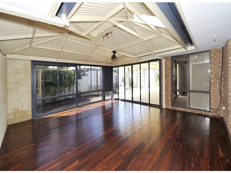 10 Petrel Close, Halls Head WA 6210