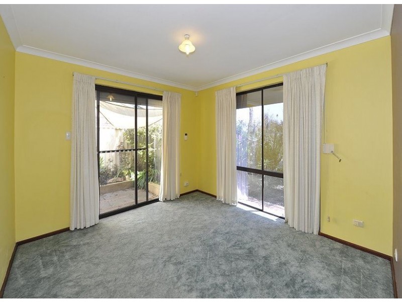 10 Petrel Close, Halls Head WA 6210