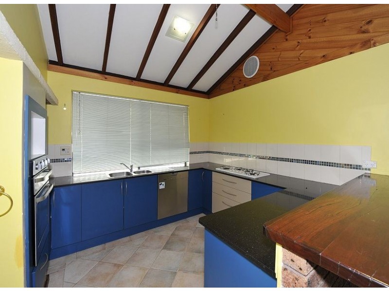 10 Petrel Close, Halls Head WA 6210