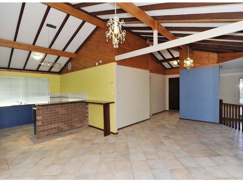 10 Petrel Close, Halls Head WA 6210