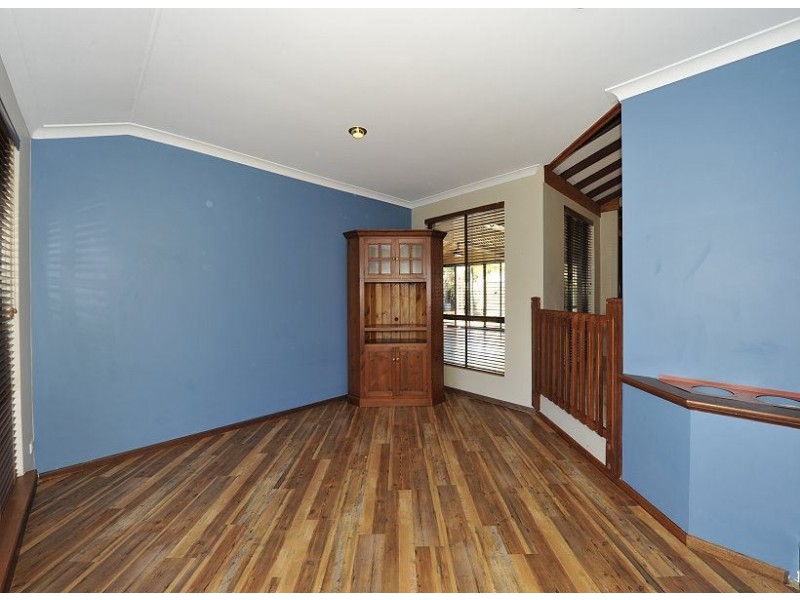 10 Petrel Close, Halls Head WA 6210