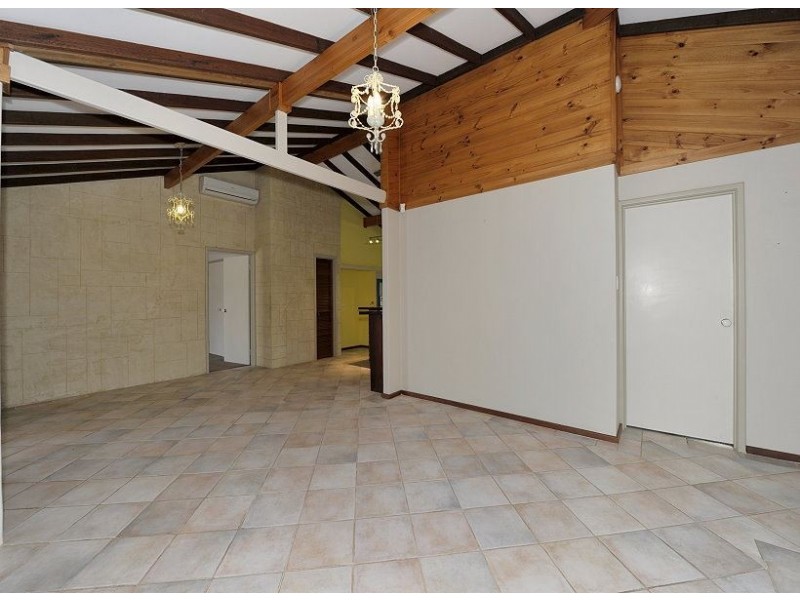 10 Petrel Close, Halls Head WA 6210