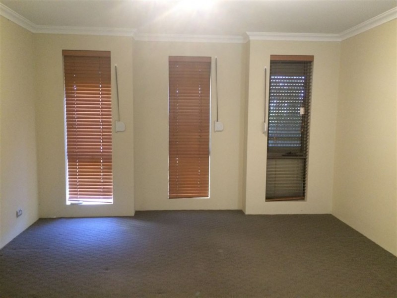 4 Banksiadale Gate, Lakelands WA 6180