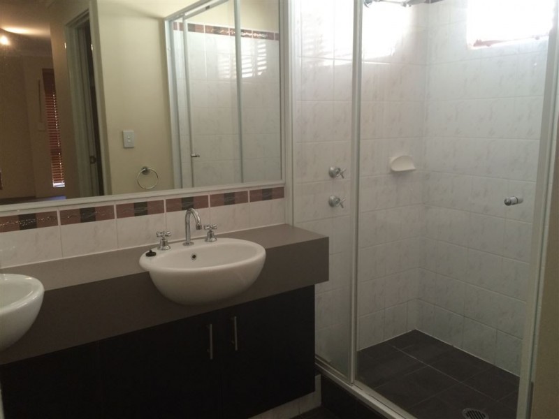 4 Banksiadale Gate, Lakelands WA 6180