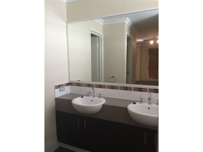 4 Banksiadale Gate, Lakelands WA 6180