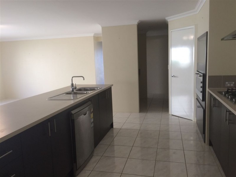 4 Banksiadale Gate, Lakelands WA 6180