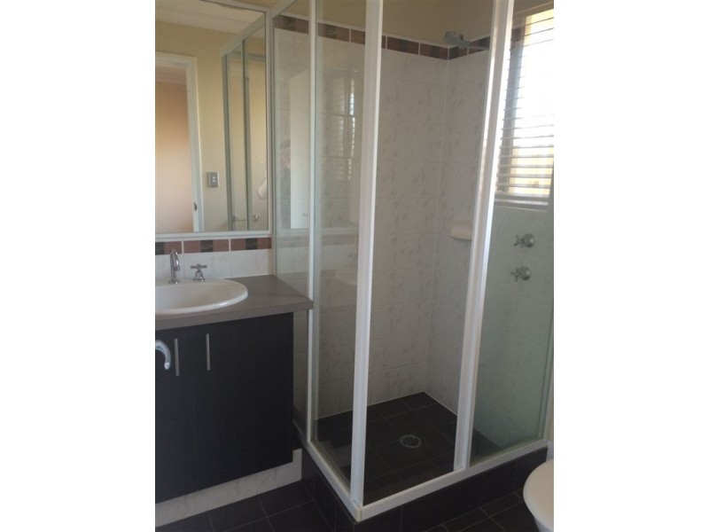 4 Banksiadale Gate, Lakelands WA 6180