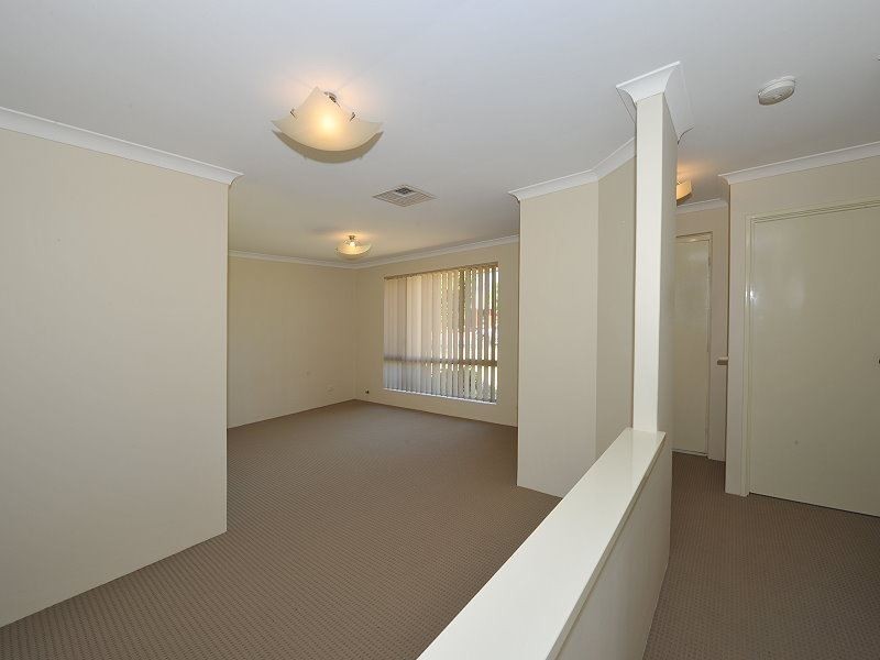 32 Pentland Crescent, Dudley Park WA 6210