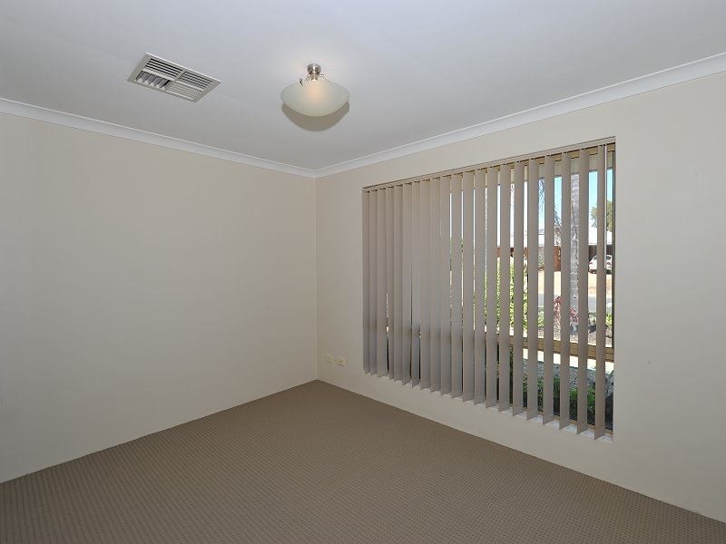 32 Pentland Crescent, Dudley Park WA 6210