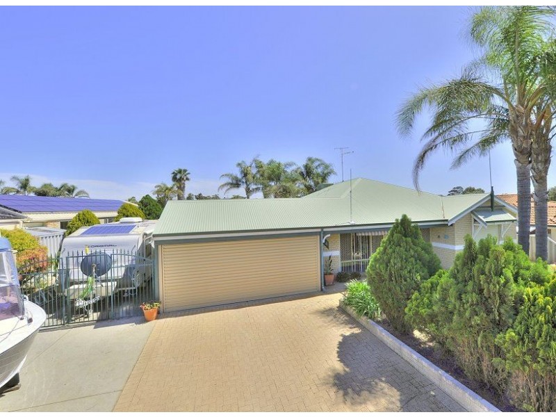 44 Casuarina Drive, Halls Head WA 6210