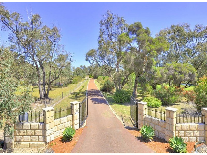 82 Peaceful Waters Drive, Barragup WA 6209