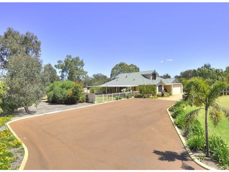 82 Peaceful Waters Drive, Barragup WA 6209