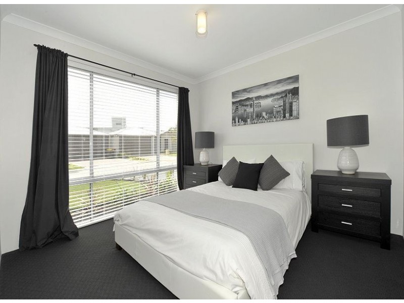 1 Butcherbird Loop, Erskine WA 6210