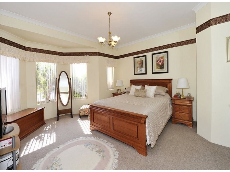 20 Brouwer Trail, Dudley Park WA 6210