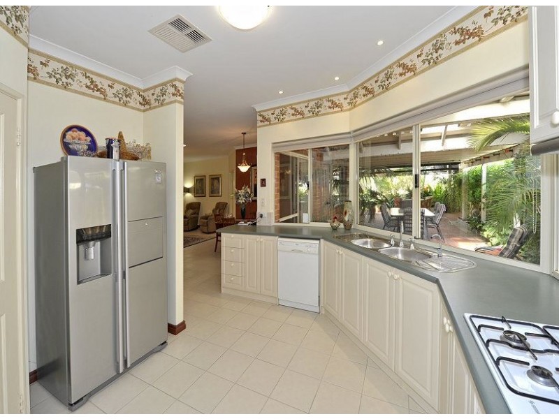 20 Brouwer Trail, Dudley Park WA 6210