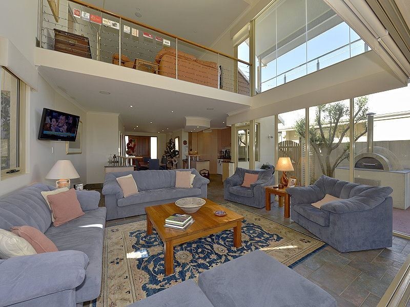 15 Chimneys Retreat, Erskine WA 6210