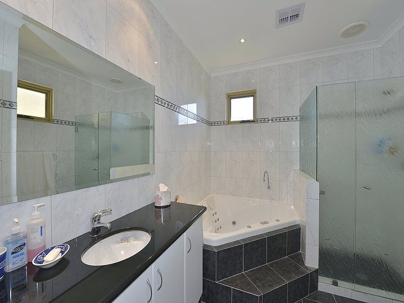 15 Chimneys Retreat, Erskine WA 6210