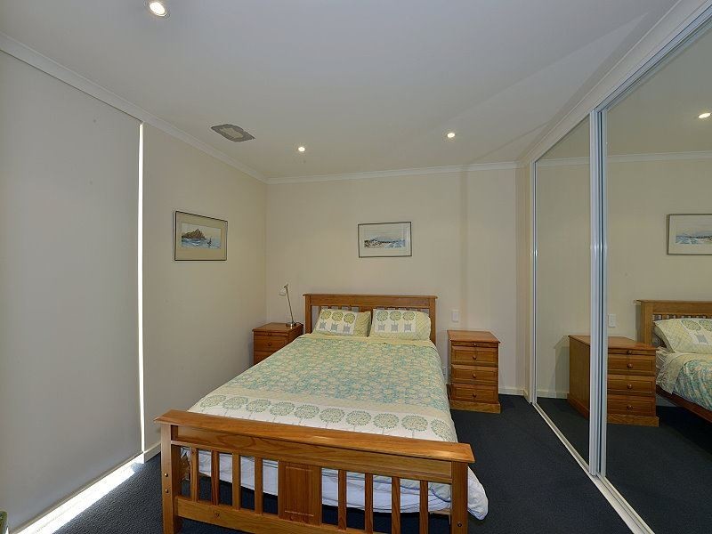 15 Chimneys Retreat, Erskine WA 6210