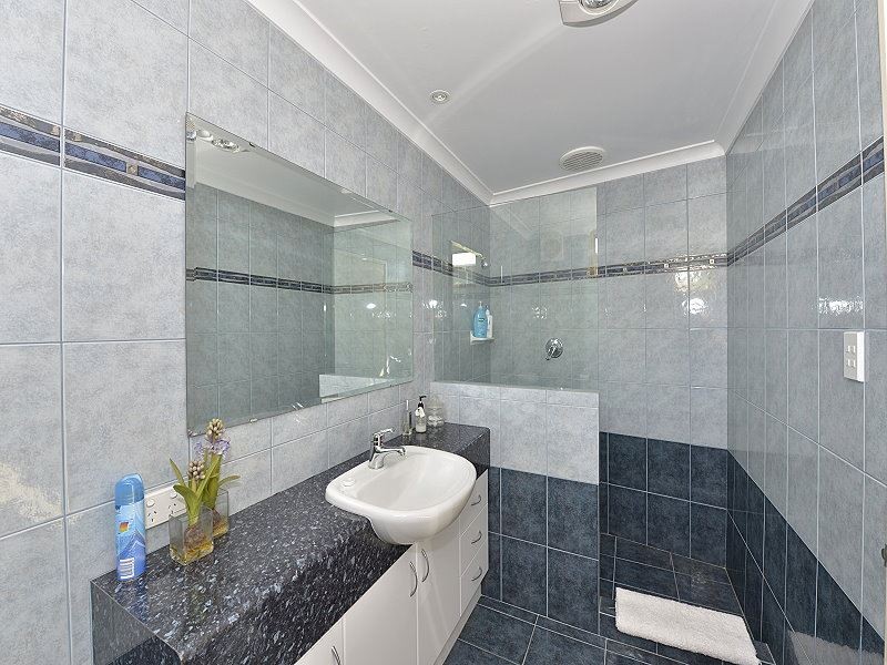 15 Chimneys Retreat, Erskine WA 6210