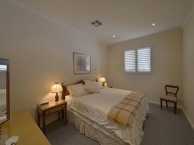 15 Chimneys Retreat, Erskine WA 6210