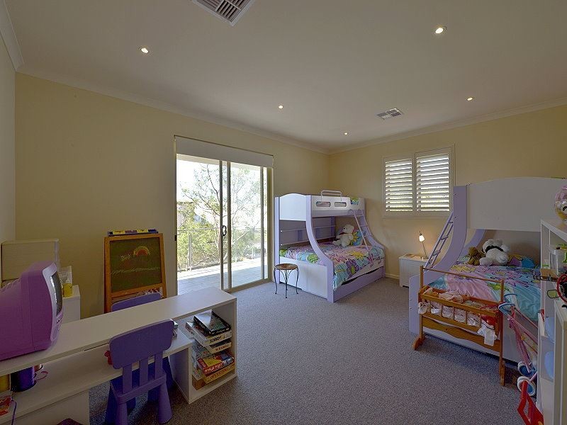 15 Chimneys Retreat, Erskine WA 6210