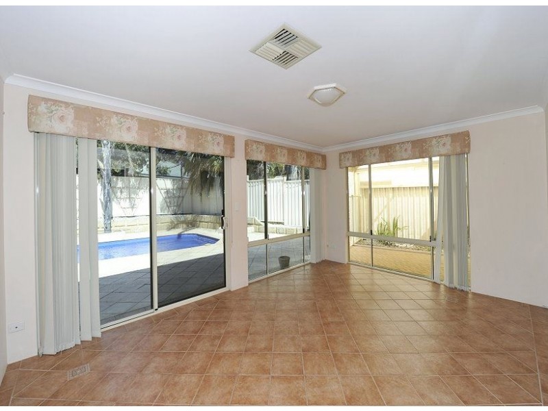 32 Pebble Beach Blvd, Meadow Springs WA 6210