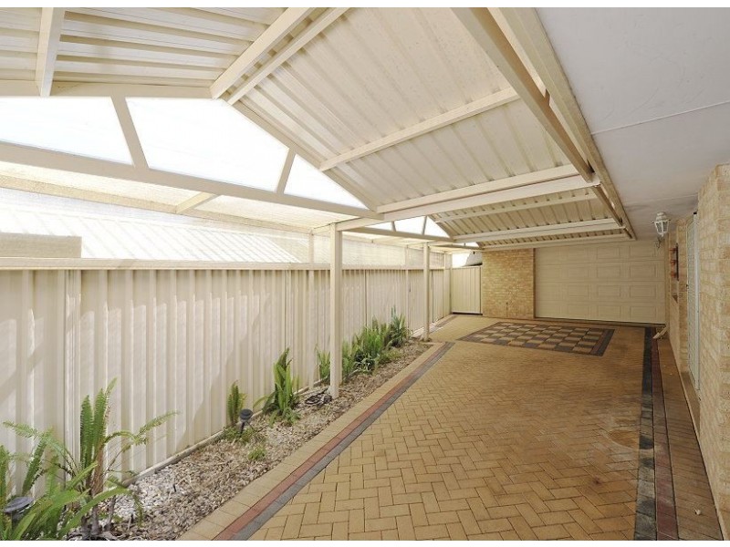 32 Pebble Beach Blvd, Meadow Springs WA 6210