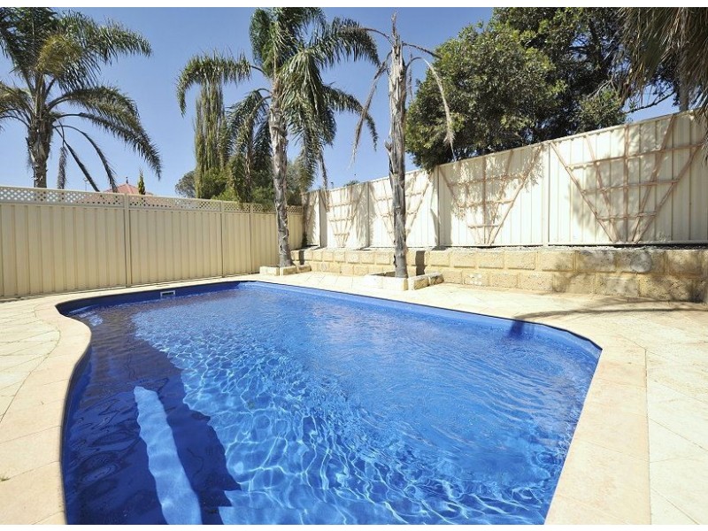 32 Pebble Beach Blvd, Meadow Springs WA 6210