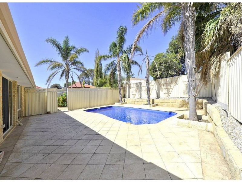 32 Pebble Beach Blvd, Meadow Springs WA 6210