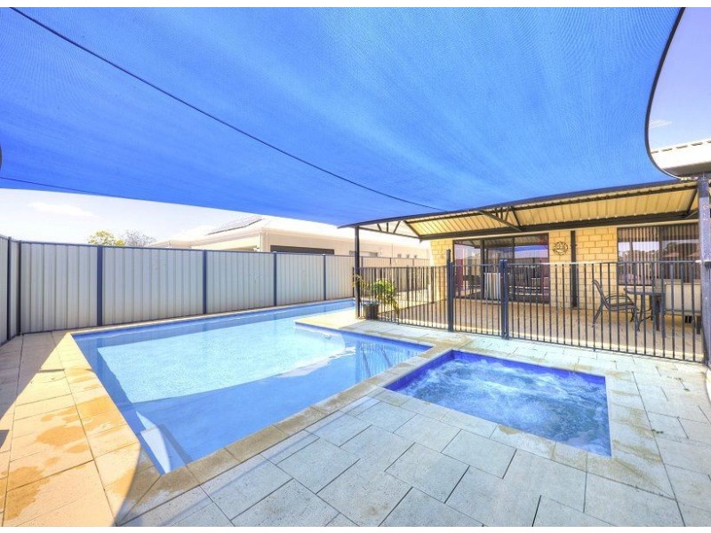 2 Pelham Close, Meadow Springs WA 6210