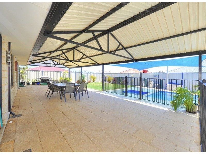 2 Pelham Close, Meadow Springs WA 6210