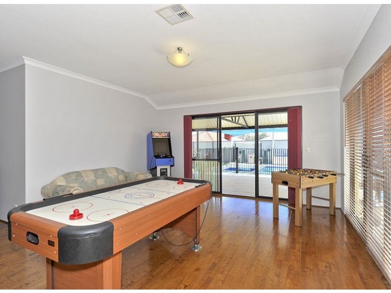 2 Pelham Close, Meadow Springs WA 6210