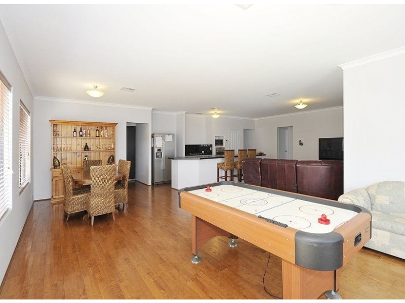 2 Pelham Close, Meadow Springs WA 6210