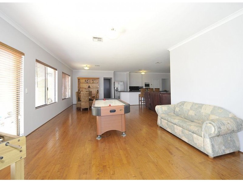 2 Pelham Close, Meadow Springs WA 6210