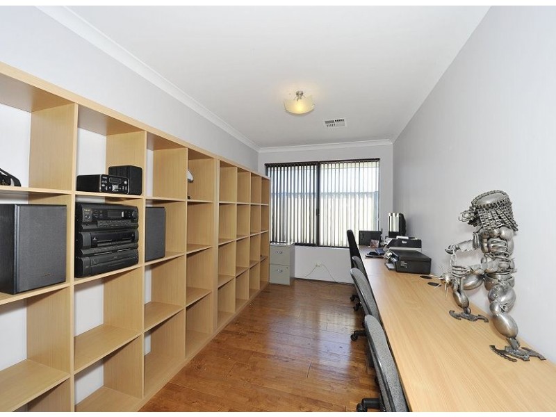 2 Pelham Close, Meadow Springs WA 6210