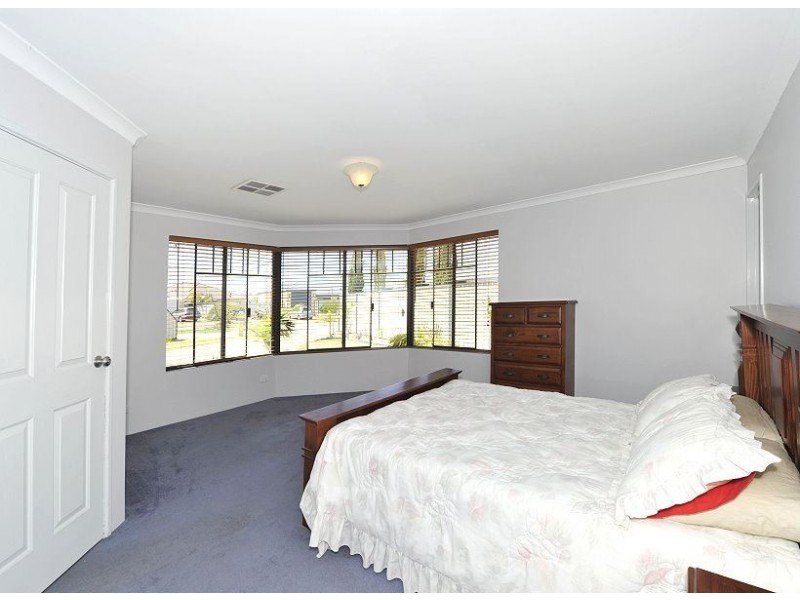 2 Pelham Close, Meadow Springs WA 6210