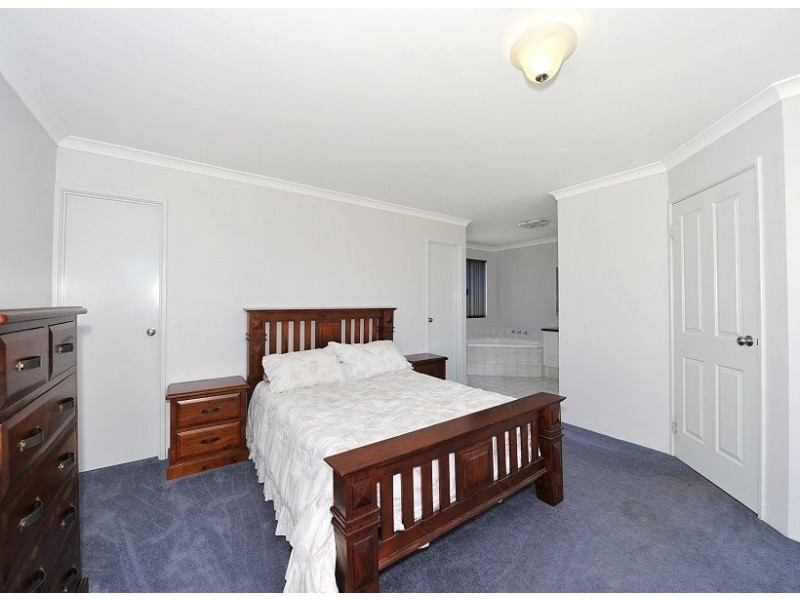 2 Pelham Close, Meadow Springs WA 6210