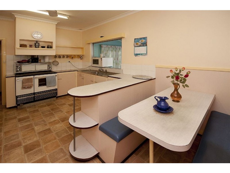 8 Recreation Road, Waroona WA 6215