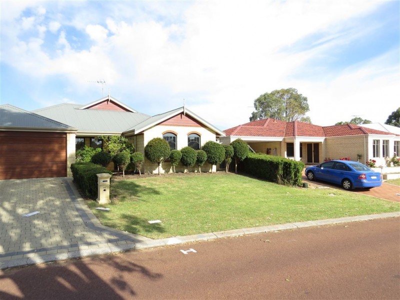 52 Pebble Beach Boulevard, Meadow Springs WA 6210