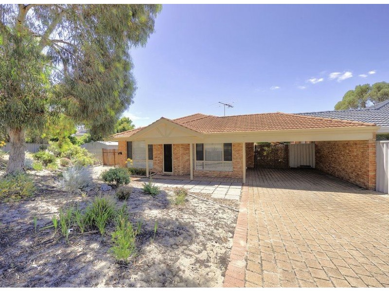 2/5 Honeysuckle Ramble, Halls Head WA 6210