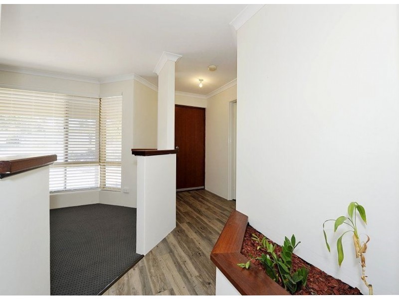 2/5 Honeysuckle Ramble, Halls Head WA 6210