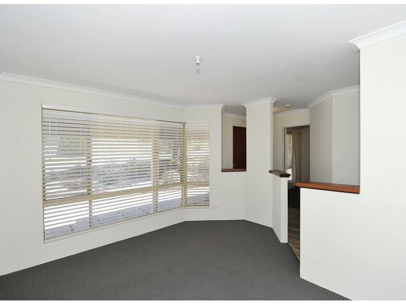 2/5 Honeysuckle Ramble, Halls Head WA 6210