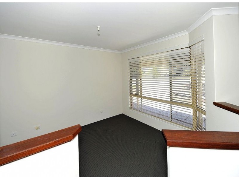 2/5 Honeysuckle Ramble, Halls Head WA 6210