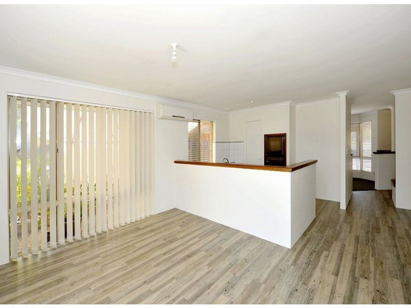 2/5 Honeysuckle Ramble, Halls Head WA 6210