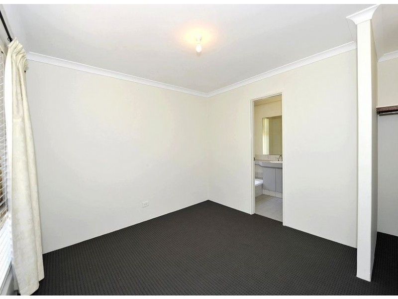 2/5 Honeysuckle Ramble, Halls Head WA 6210