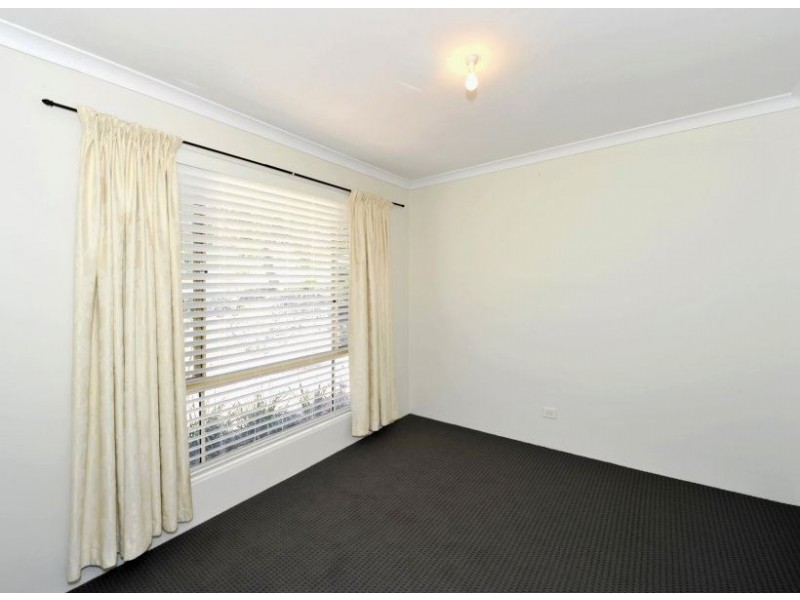 2/5 Honeysuckle Ramble, Halls Head WA 6210