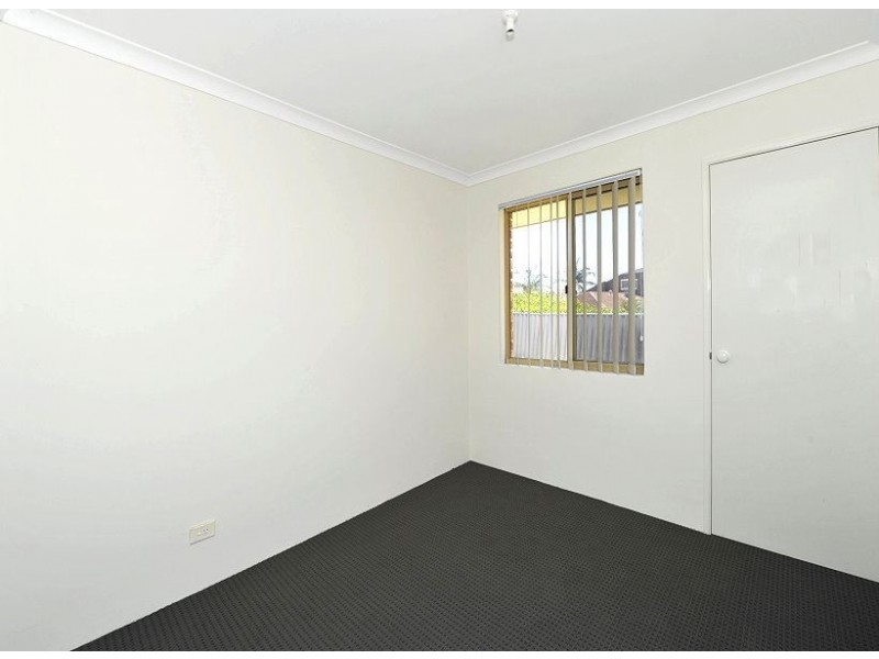 2/5 Honeysuckle Ramble, Halls Head WA 6210