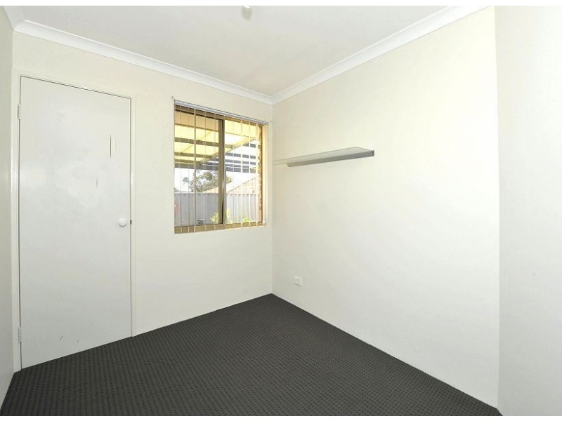 2/5 Honeysuckle Ramble, Halls Head WA 6210